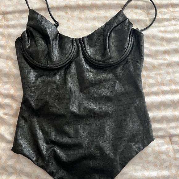 NAKED WARDROBE Faux croc thong bodysuit - Picture 4 of 5